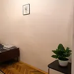 아파트 Mitskevycha Square Apartment- At The Center Of