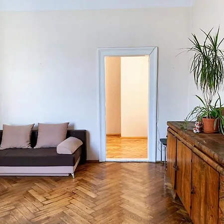 Mitskevycha Square Apartment- At The Center Of 리비프