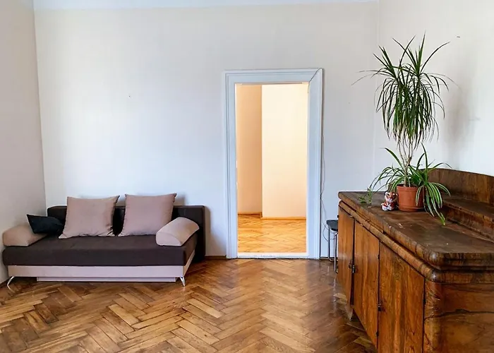 Mitskevycha Square Apartment- At The Center Of إلفيف