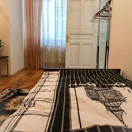 Mitskevycha Square Apartment- At The Center Of Daire *