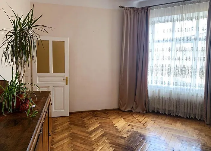 Daire Mitskevycha Square Apartment- At The Center Of *